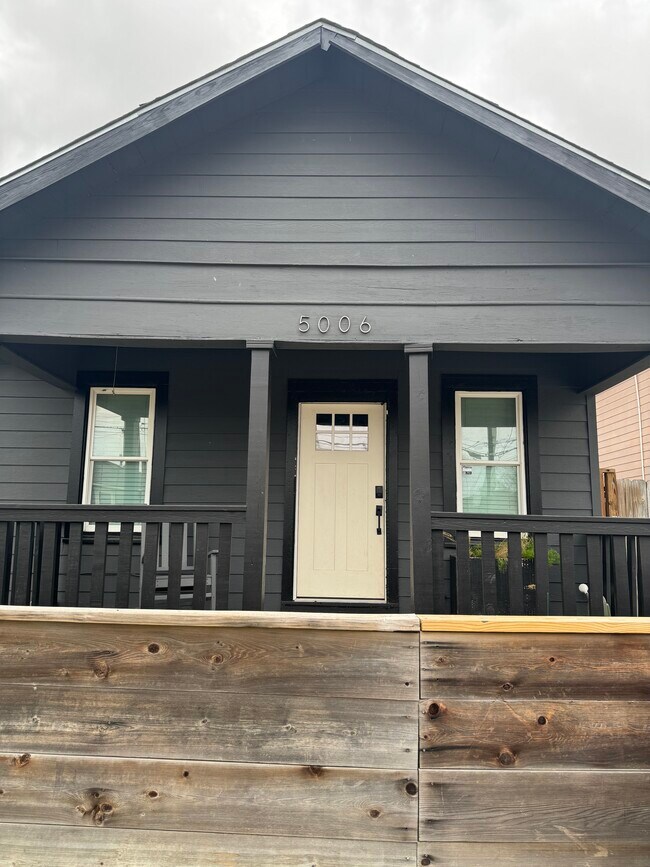 Building Photo - 5006 Hardy St