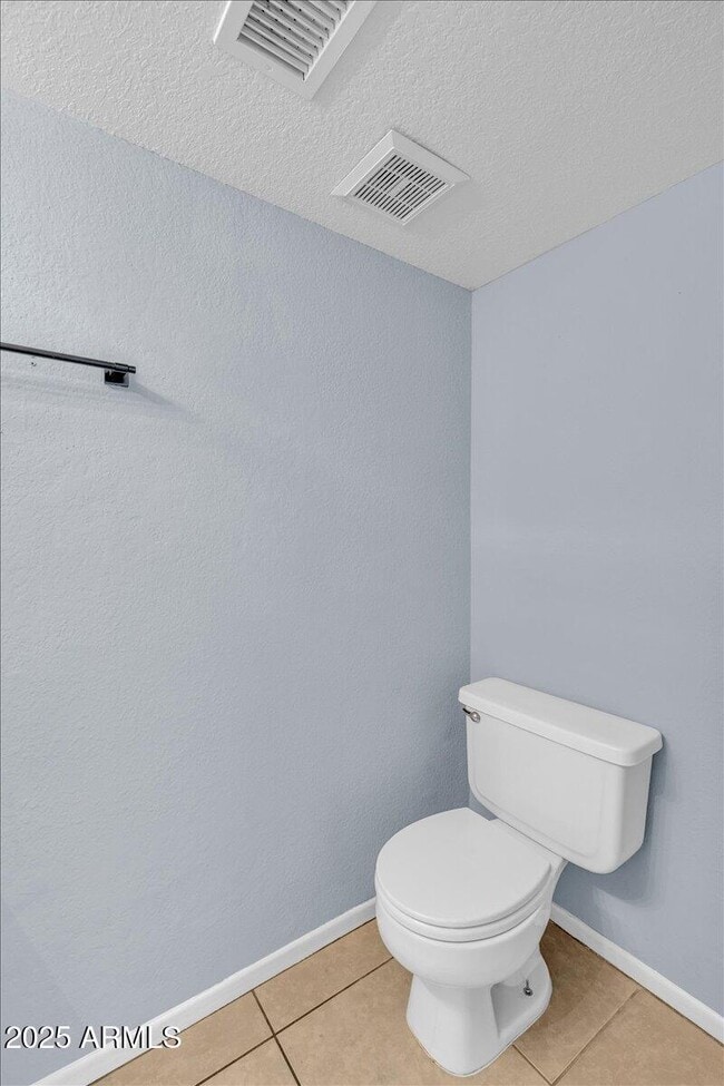 Building Photo - 2437 E Tracy Ln