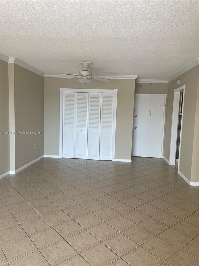Building Photo - 400 Kings Point Dr