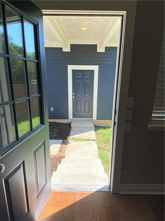 Building Photo - 606 W 1st St