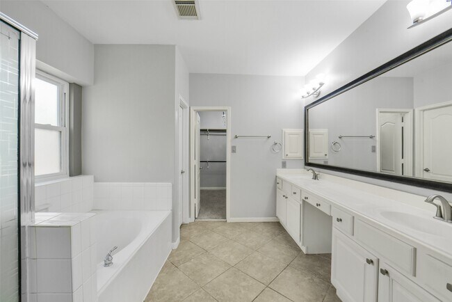 Building Photo - 402 Sterling Heights Ln