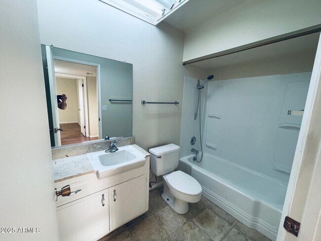 Building Photo - 10138 W Pinehurst Dr