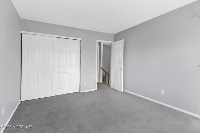Building Photo - 6 Stowe Ct