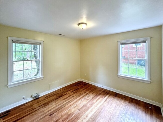 Building Photo - 1225 Blue Jay Ln