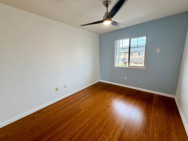 Building Photo - Spacious 3-Bedroom Townhome in Nohona at Mililani Mauka Available Now!