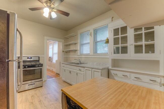 Building Photo - Charming 5BR/2.5BA Brick Bungalow in Vollintine-Evergreen