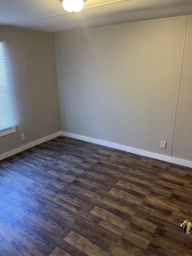 Building Photo - 140 Springfield Dr