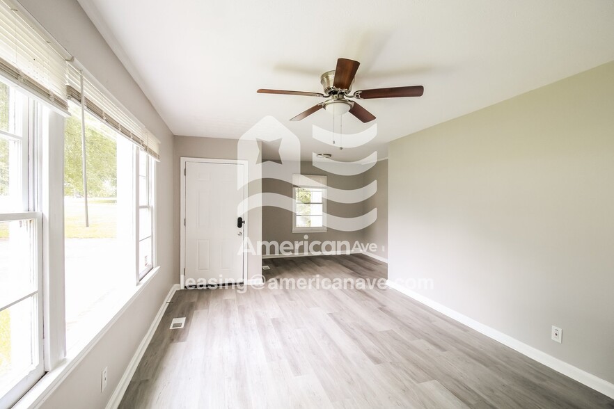 Building Photo - 1061 55th St