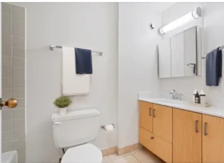 Building Photo - 754 N Dearborn St