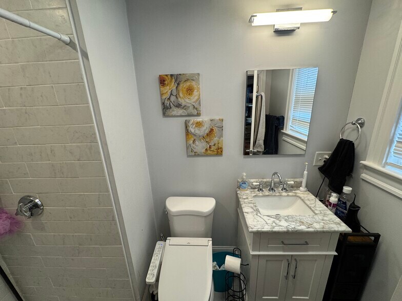 Building Photo - 11 Burnham St