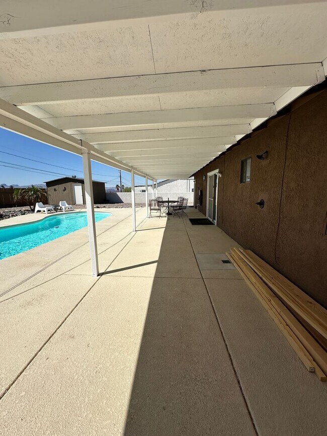 Building Photo - PENDING Furnished/or Un-Furnished - Pool h...