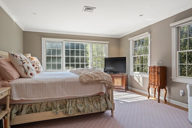 Building Photo - 78 Meadow Rd