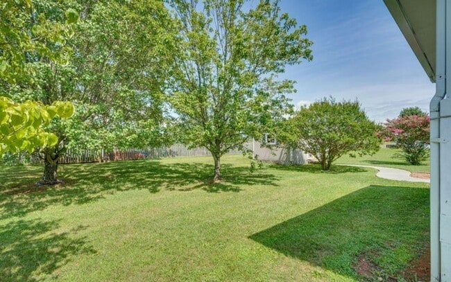 Building Photo - 205 Rockingham Meadows Dr