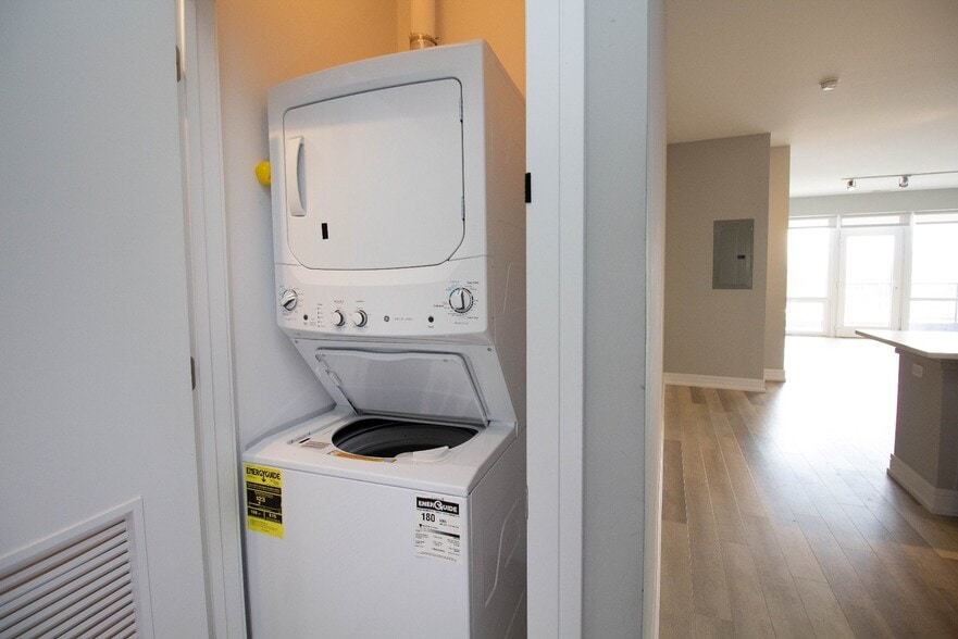 Building Photo - 1554 N Talman Ave