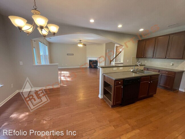 Building Photo - 3 br, 2.5 bath House - 106 Courts Garden Way
