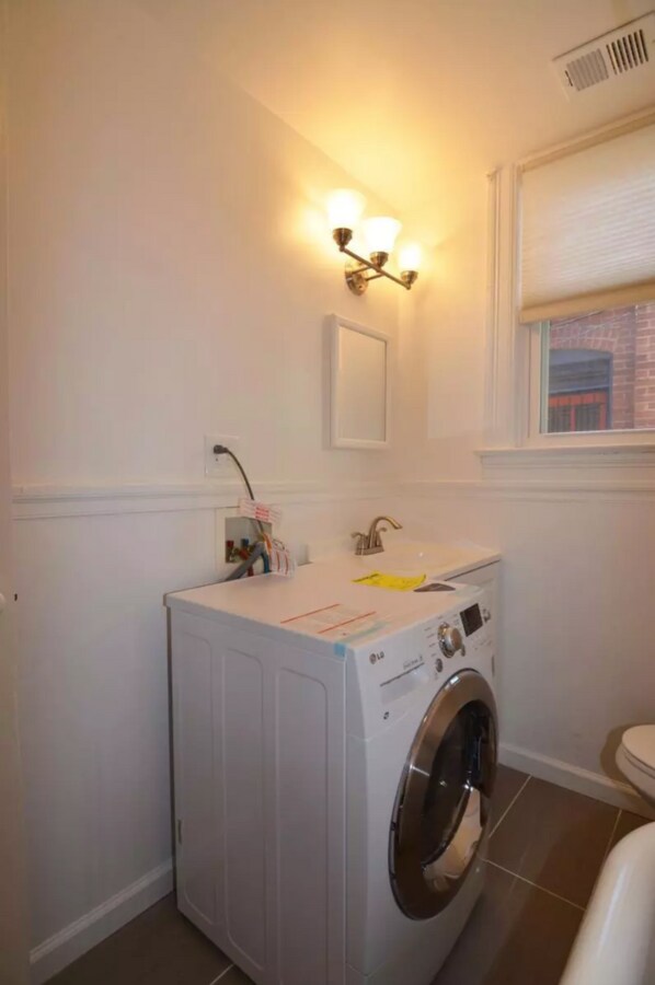 Building Photo - 1333 22nd St NW