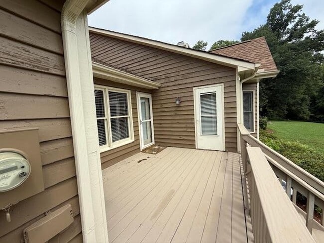 Building Photo - 222- Hanover Place Bev Roberts Rentals and...