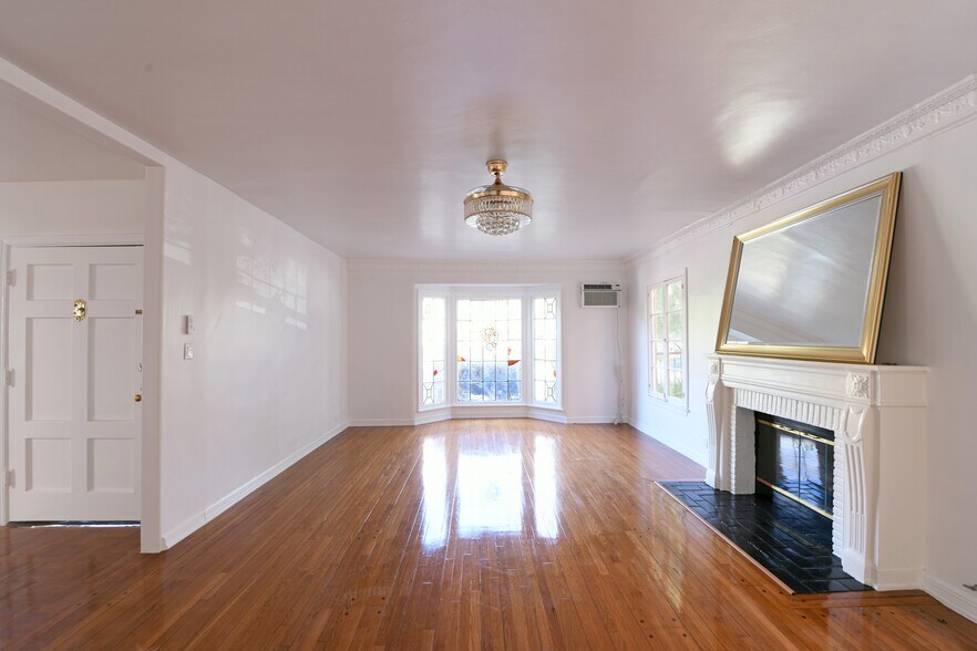 Building Photo - 913 Le Doux Rd