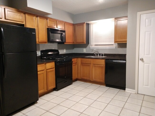 Building Photo - 804 Lyndell Ct