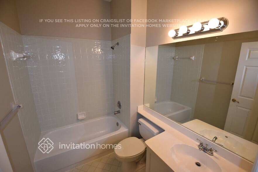 Building Photo - 10213 Lexington Lakes Blvd N