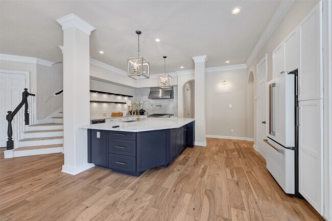 Building Photo - 15222 Hilltop View Dr