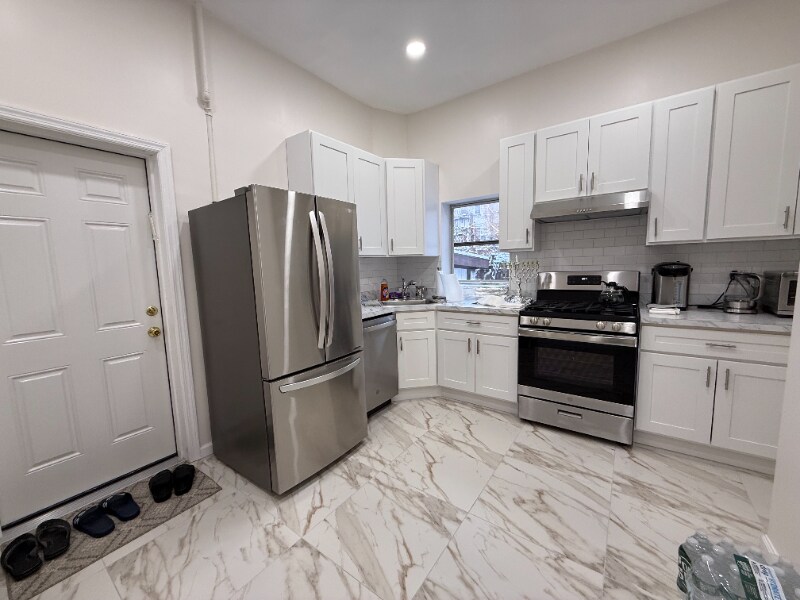 Building Photo - 180 Bay 26th St