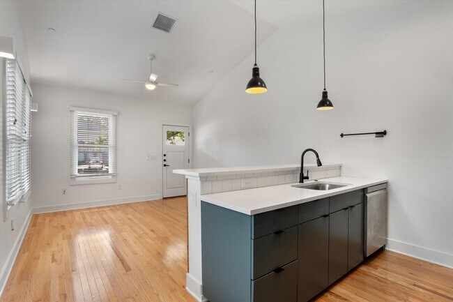 Building Photo - 4004 Avenue C