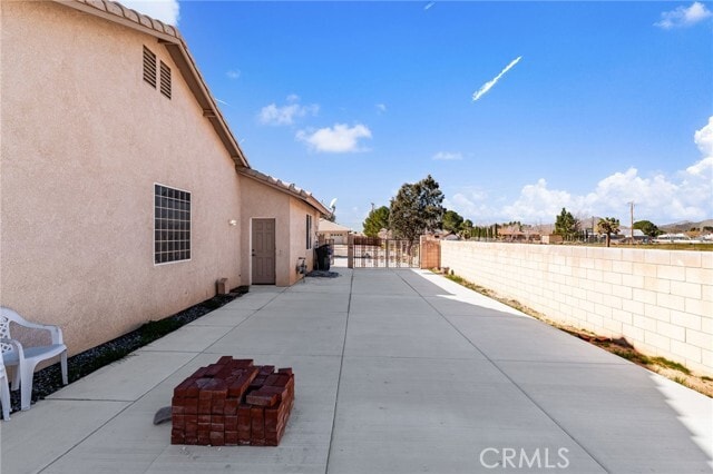 Building Photo - 15095 Douglas St