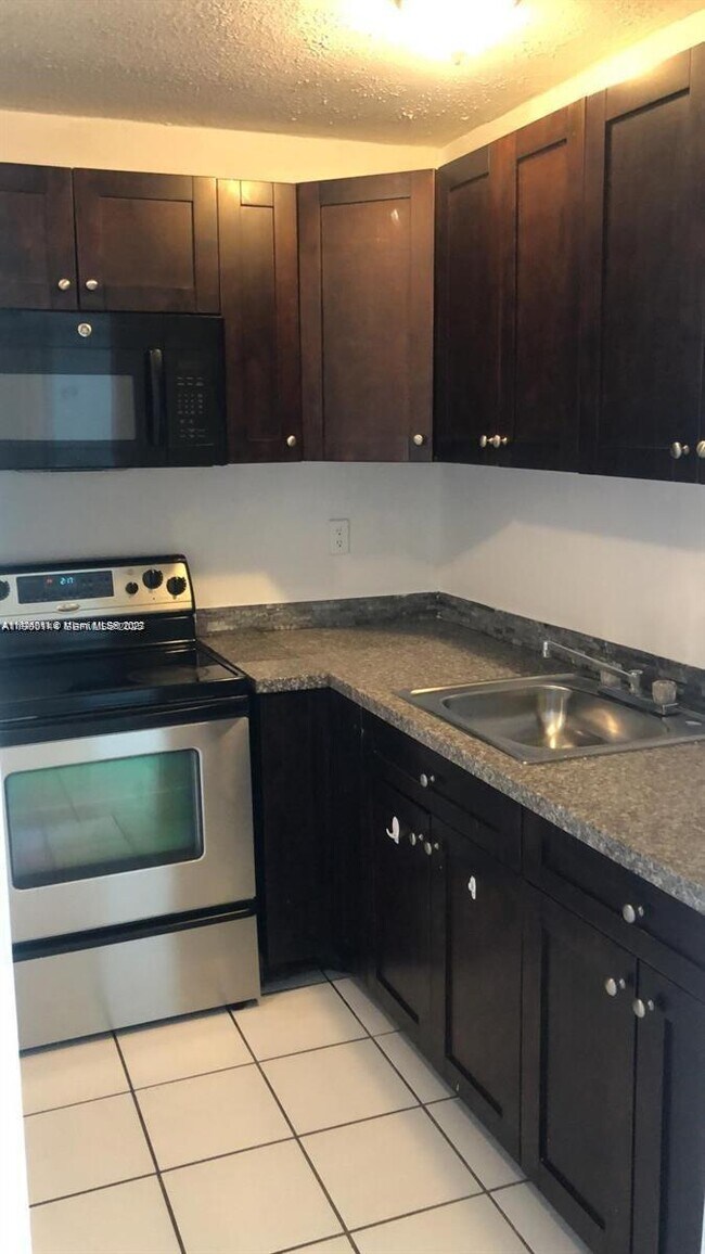 Building Photo - 494 NW 165th St