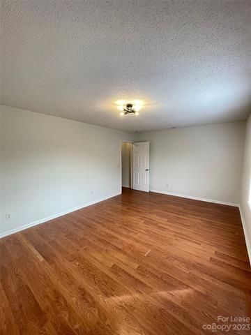 Building Photo - 609 Piper Ct