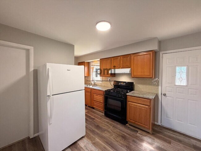 Building Photo - 5469 Aspen Ave