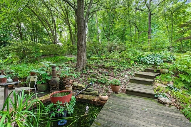 Building Photo - 1232 Bernadette Ln NE