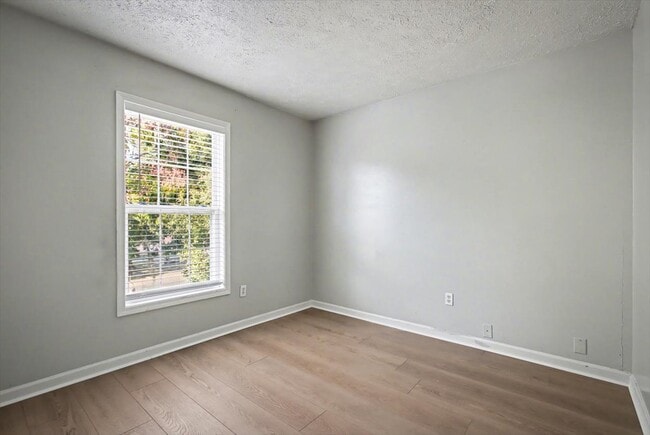 Building Photo - 1217 Clock St