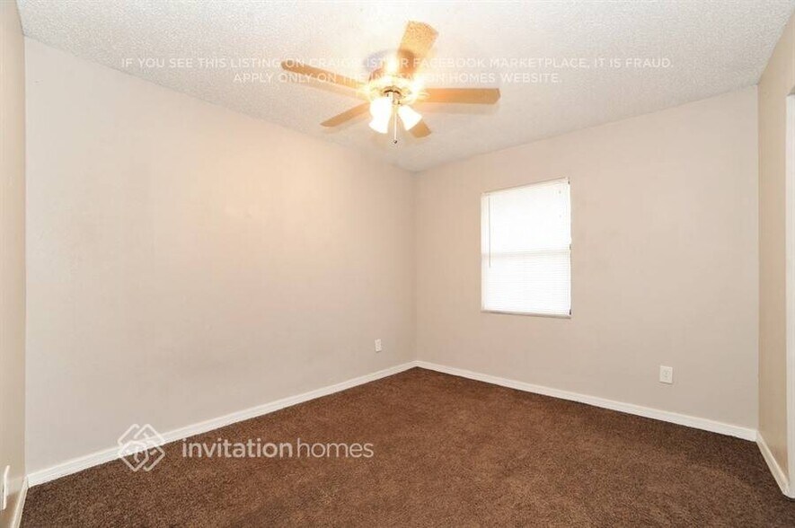 Building Photo - 2324 Fulton Way SW