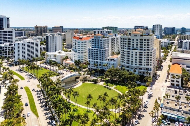 Building Photo - 255 Evernia St