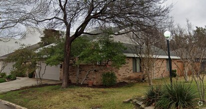 Building Photo - 3bed/2bath Townhouse with 2 car garage