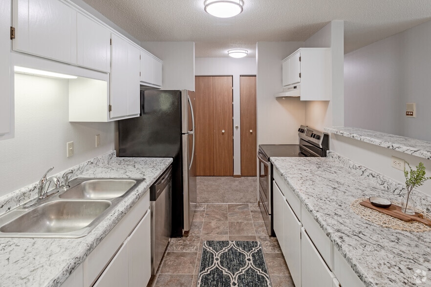 Primary Photo - Riverstone Apartments