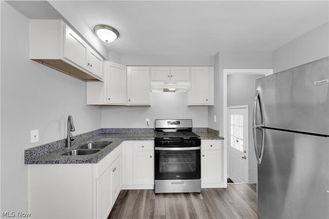 Building Photo - 14028 Rockside Rd