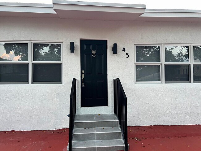 Building Photo - 45 NE 50th St