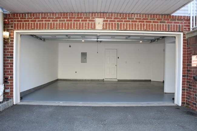 Building Photo - 9 McMartin Ct