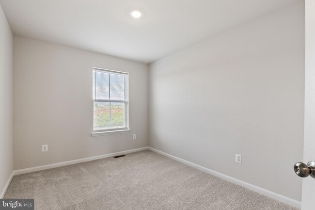 Building Photo - 105 Milburn Dr