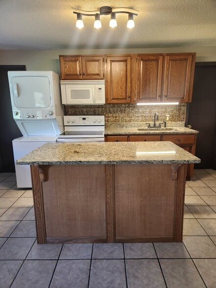 Building Photo - 920 W Cape Rock Dr