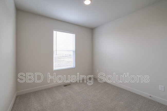 Building Photo - 12423 S Parkwood Ln