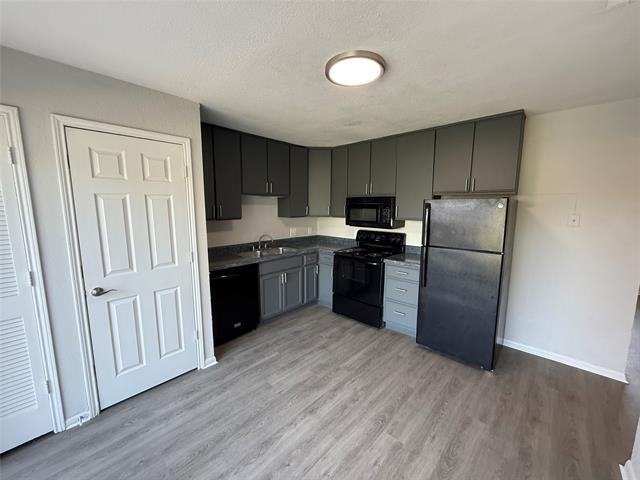 Building Photo - 530 Glen Cove St