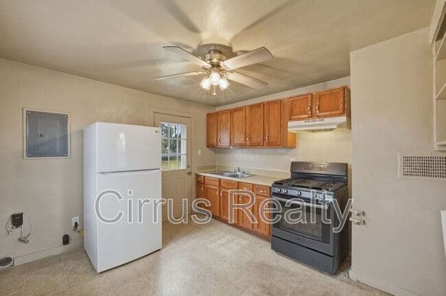 Building Photo - 1 Shelby St