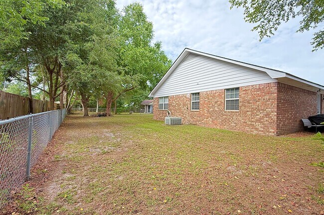 Building Photo - 1233 Riyadh Rd
