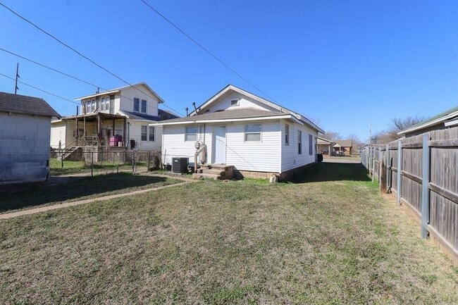 Building Photo - 535 S 39th W Ave