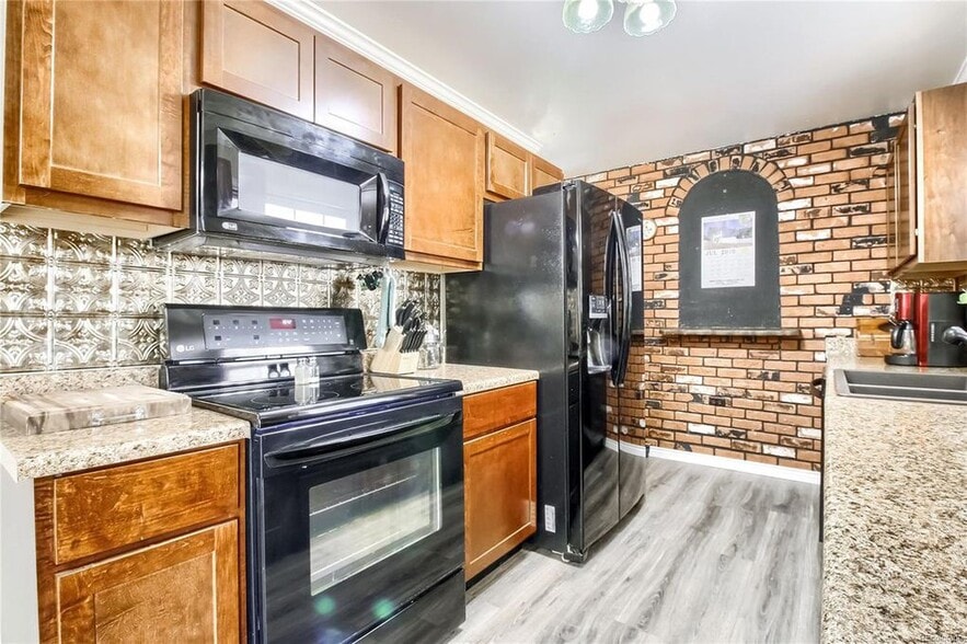 kitchen - 1005 Moss St