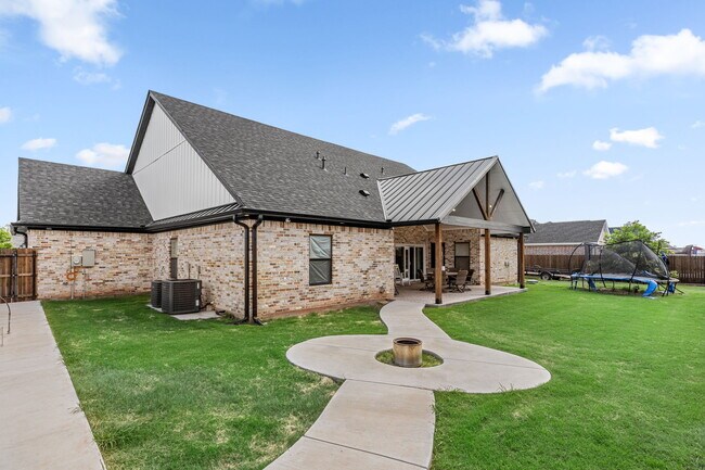 Building Photo - 304 Mariners Wy