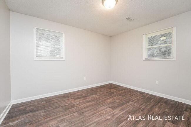 Building Photo - 322 Lexington Heights